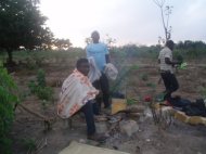 Kisarawe Schoolproject &raquo; Het dak zit er op